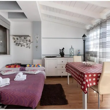 With 3 Bedrooms In El With Wonderful Mountain View Furnished Terrace And Wifi 500 M From The Beach * Cotillo