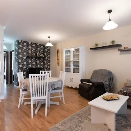 With 3 Bedrooms In El With Wonderful Mountain View Furnished Terrace And Wifi 500 M From The Beach