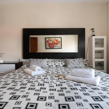 With 3 Bedrooms In El With Wonderful Mountain View Furnished Terrace And Wifi 500 M From The Beach Appartement Cotillo